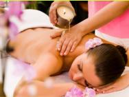 Die einzigartigen Massagekerzen enthalten neben hochwertigen Wachsen beruhigendes Kokosfett - angehnem warme Massage fr das Wohlbefinden und ein samtweiches Hautgefhl.